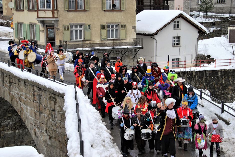 Urner Fasnacht / Drapoling-Gruppe Amsteg - Fasching Club Gurtnellen