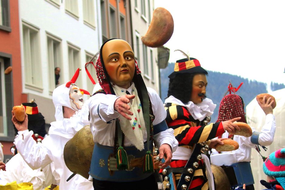 Einsiedler Fasnacht / FG. Goldmäuder Einsiedeln - Brotauswerfer STV Einsiedeln